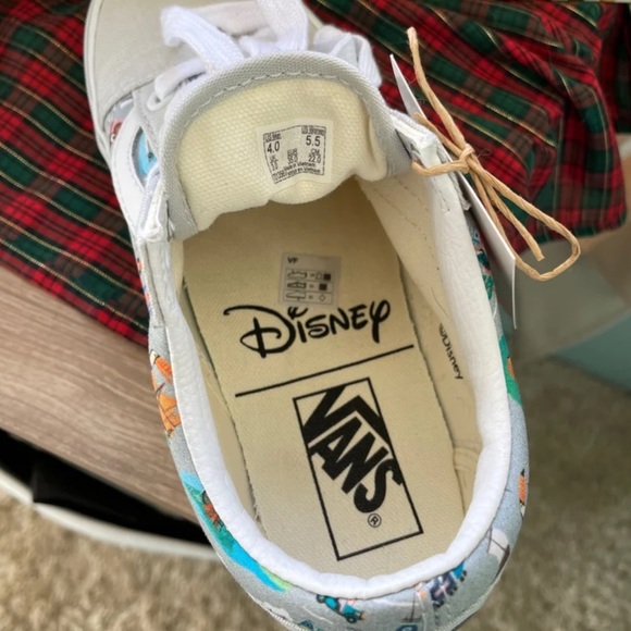 Walt Disney World Limited Edition 50th VANS - Picture 2 of 7